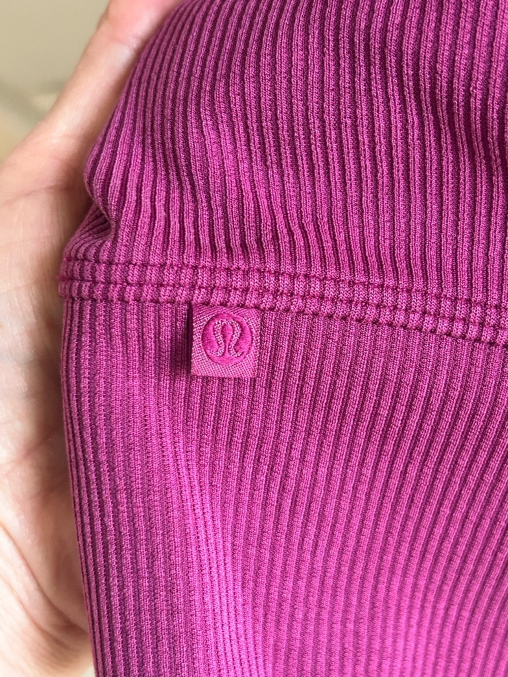 EUC Lululemon Ribbed Softstreme
Perfectly Oversized Cropped Sz 6 in magenta - Picture 3 of 4